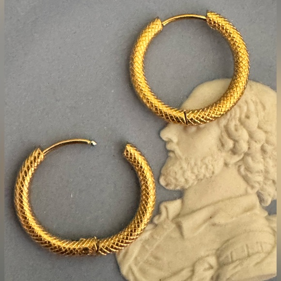 Crosshatch Stainless Steel 19mm Gold Hoop Earrings - BRAND NEW - Picture 3 of 5